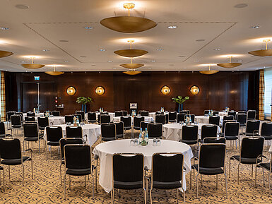 Mauritius Conference room Conference room with round tables and modern facilities at Maritim Hotel Düsseldorf