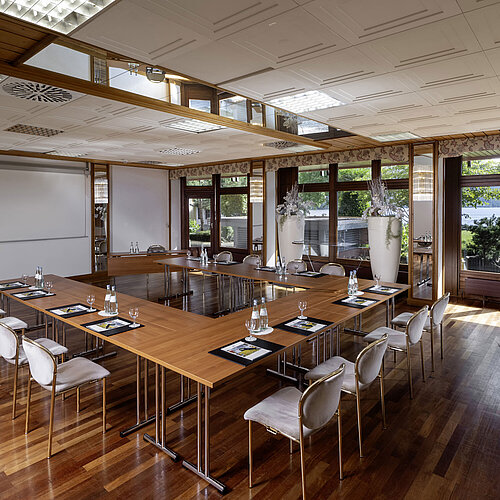 Meeting room Schauinsland U-shaped conference room with daylight and view of Lake Titisee