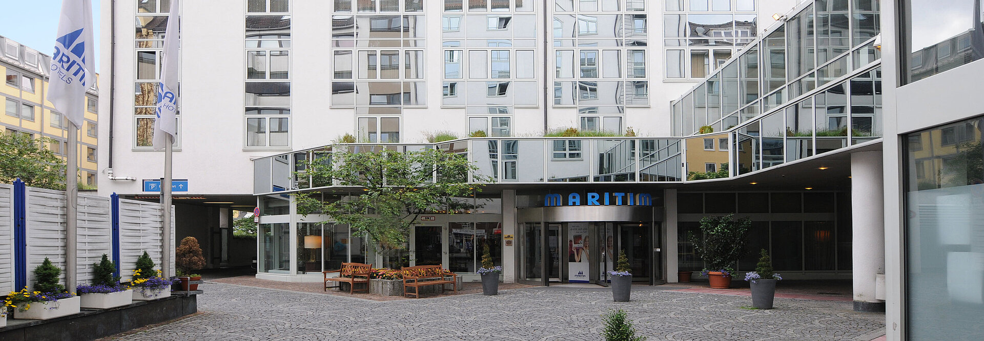 Exterior view Modern façade with glass details and courtyard of Maritim Hotel Munich