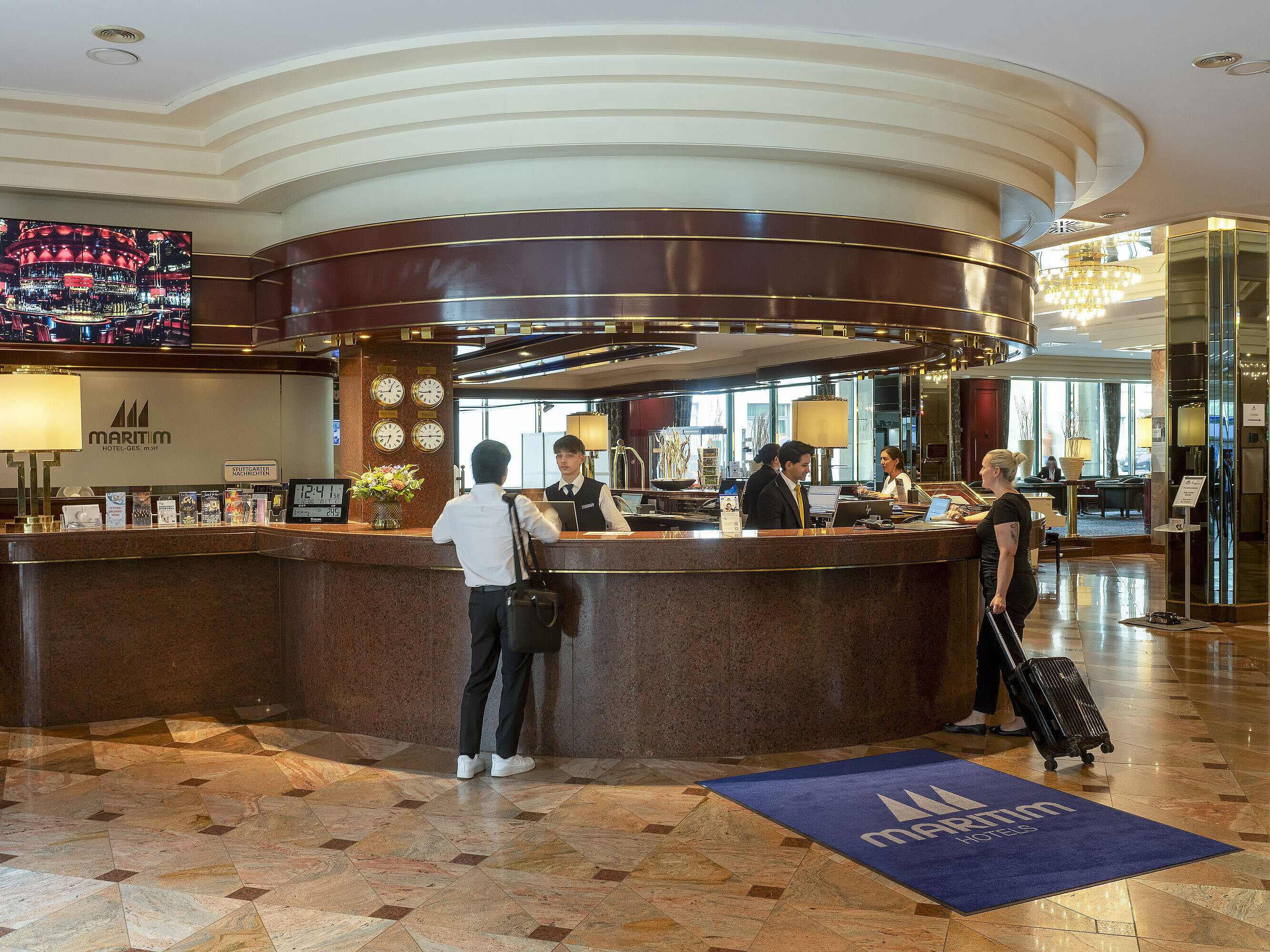 Reception Guests checking in at the stylish reception desk of the Maritim Hotel Stuttgart.
