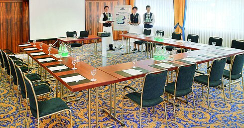 Meeting room U-shaped seating and friendly service in the conference room at Maritim Hotel Bad Salzuflen