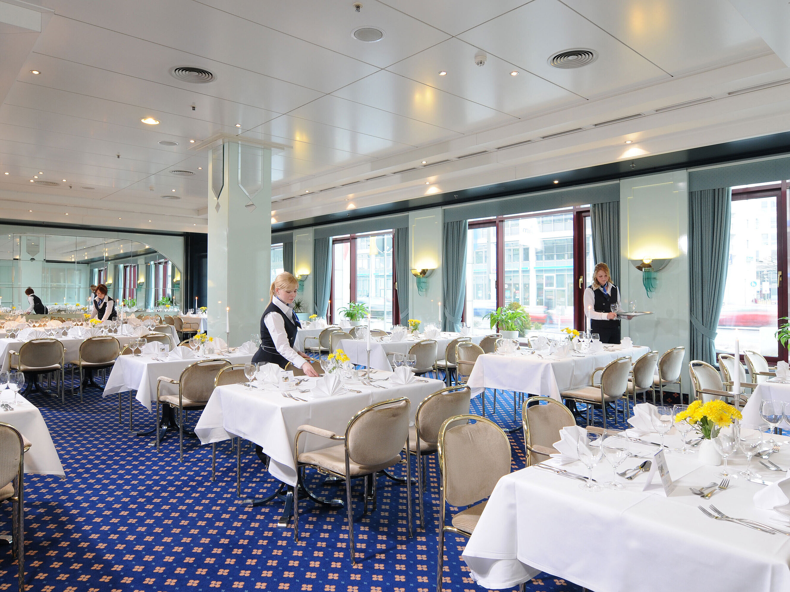 Salon Bonn Salon Bonn conference room at Maritim Hotel Magdeburg with white-clothed tables, elegant décor, and friendly service staff.