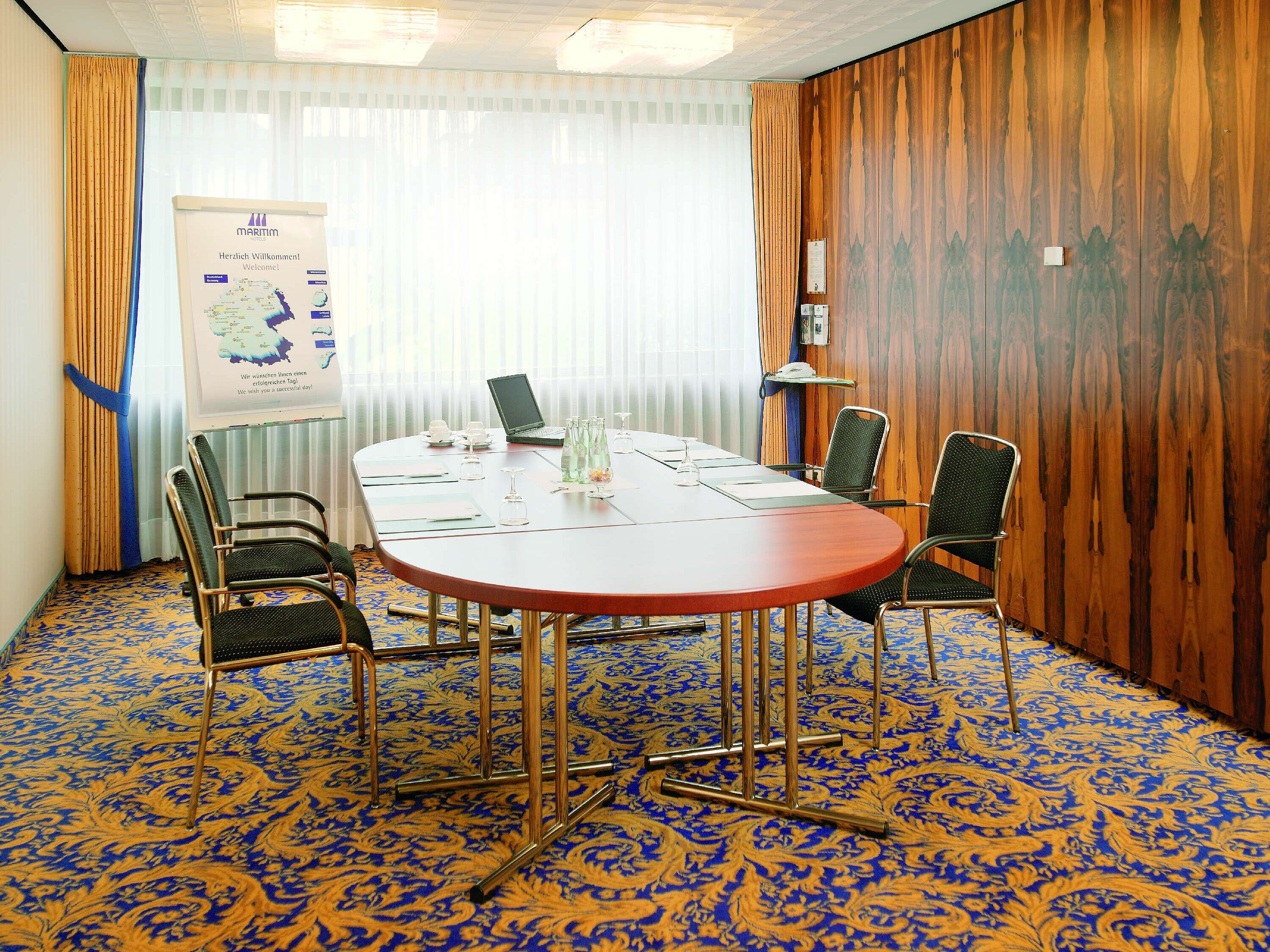 Meeting room Bright meeting room with conference table at Maritim Hotel Bad Salzuflen for small meetings