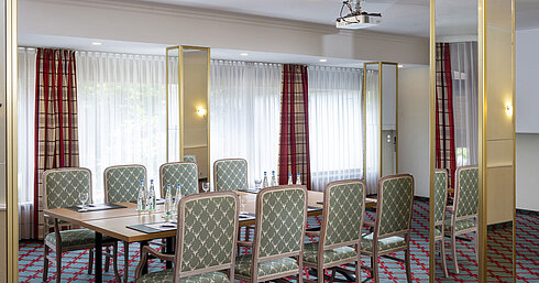 Meeting room Baerental Small conference room with elegant seating at Maritim Hotel Titisee