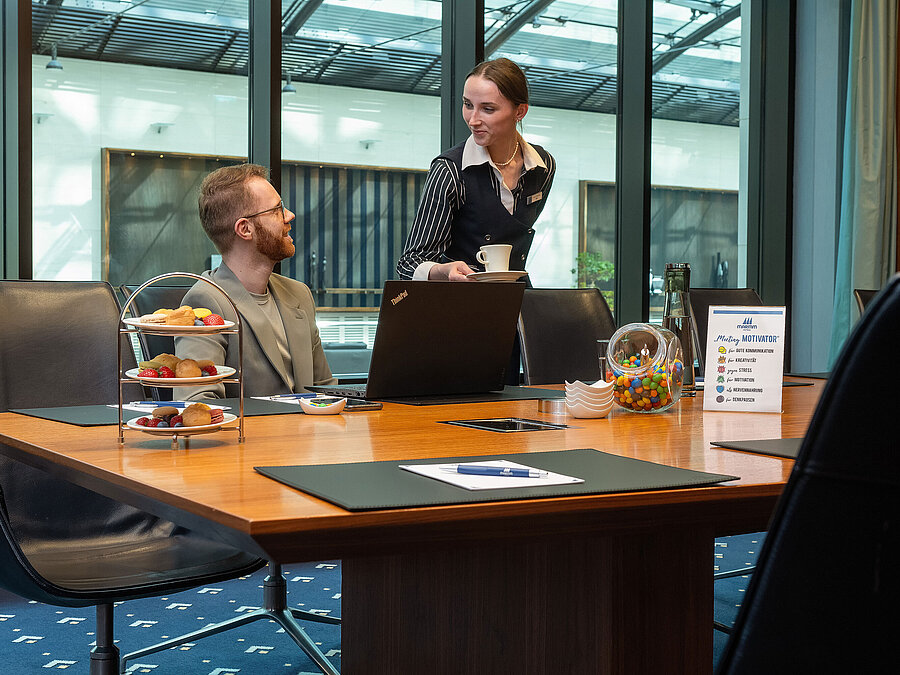 Luxor Boardroom Bright meeting room with personal service at Maritim Hotel Düsseldorf