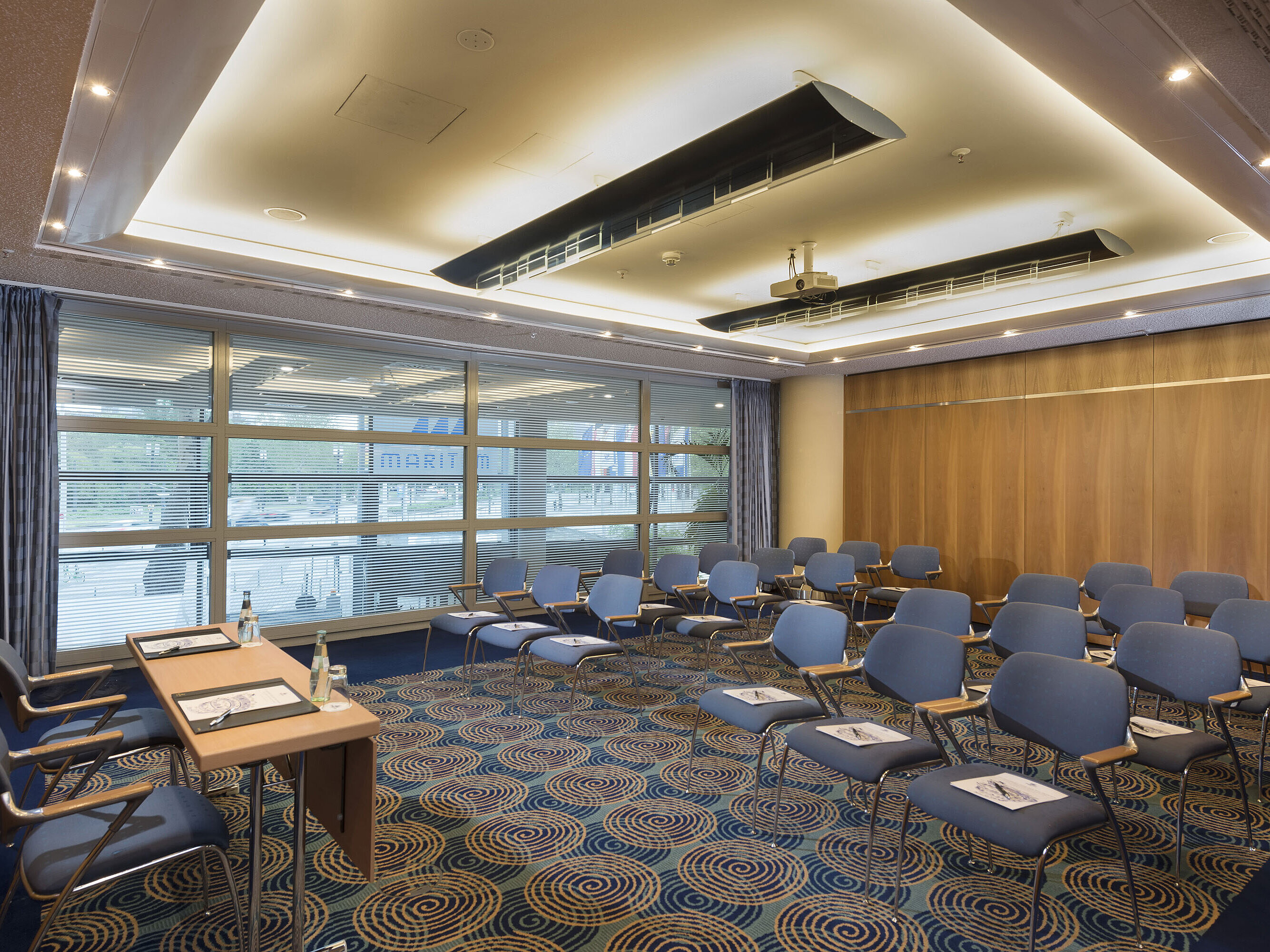 Salon Köln Modern conference room at Maritim Hotel Frankfurt with seating and table setup for meetings or seminars.