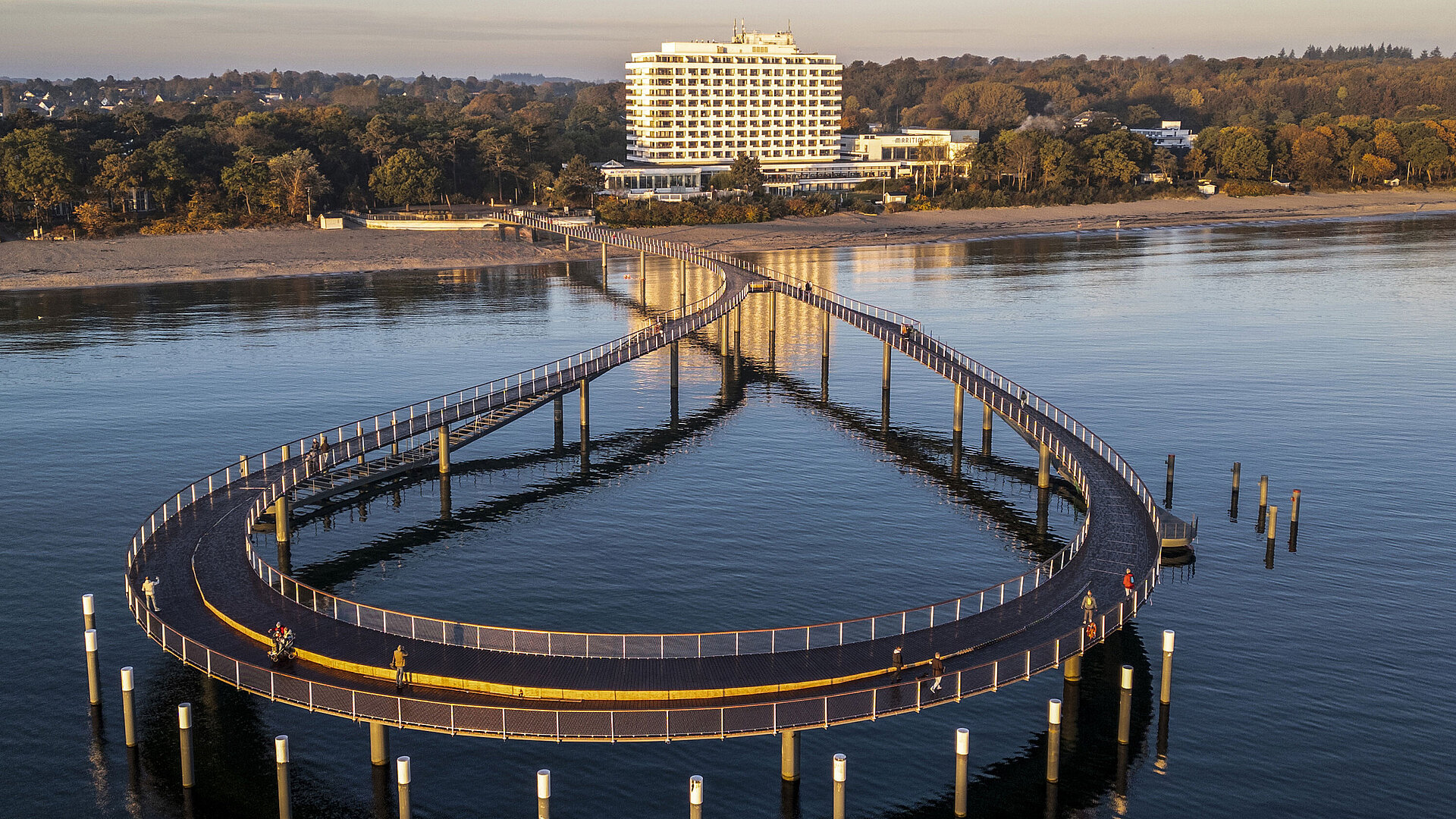 Maritim Seebrücke (pier) Illuminated pier at dusk in front of the Maritim Seehotel Timmendorfer Strand.