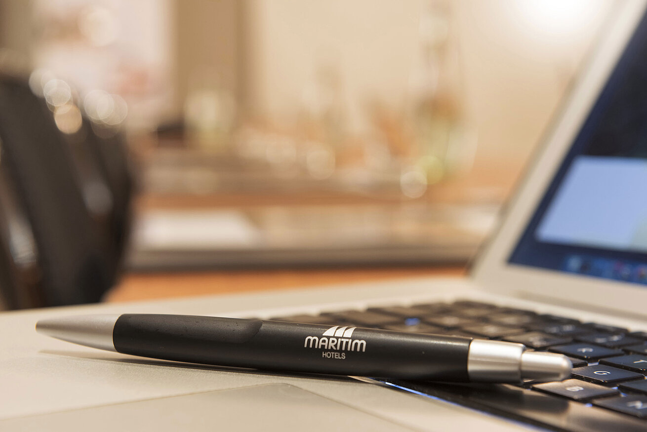 Detail view of meeting room Maritim-branded pen on laptop in the meeting room of the Maritim Hotel Munich