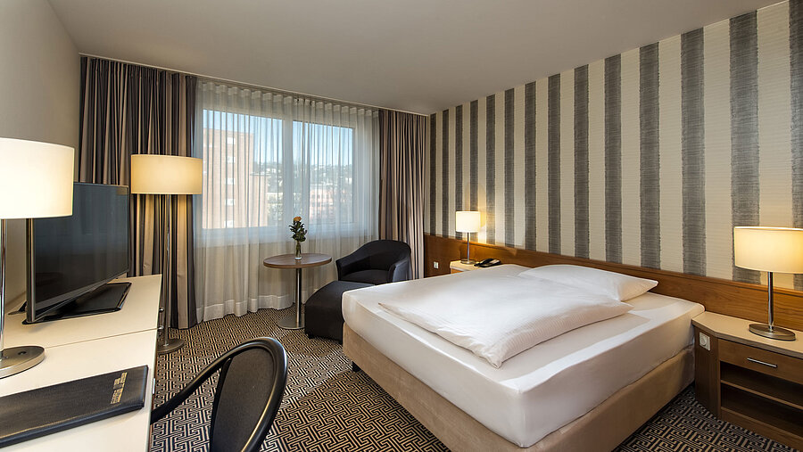 Classic Comfort room Modern single room with desk, large window and city view at Maritim Hotel Stuttgart