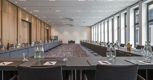 Meeting room Meeting room at Maritim Hotel Ingolstadt with large windows, U-shape seating and conference materials.