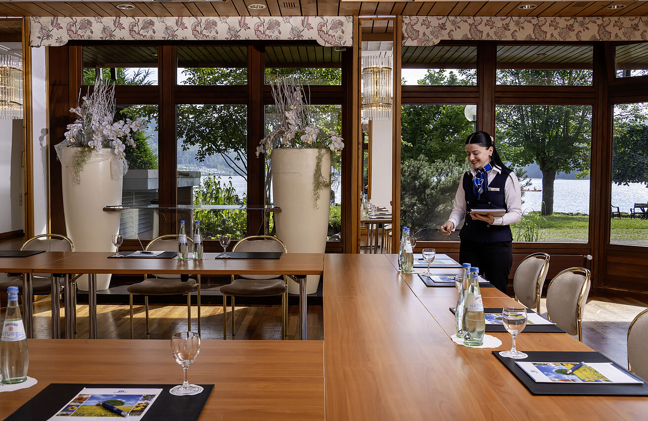 Meeting room Schauinsland Meeting room with personal service and direct lake view at Maritim Hotel Titisee