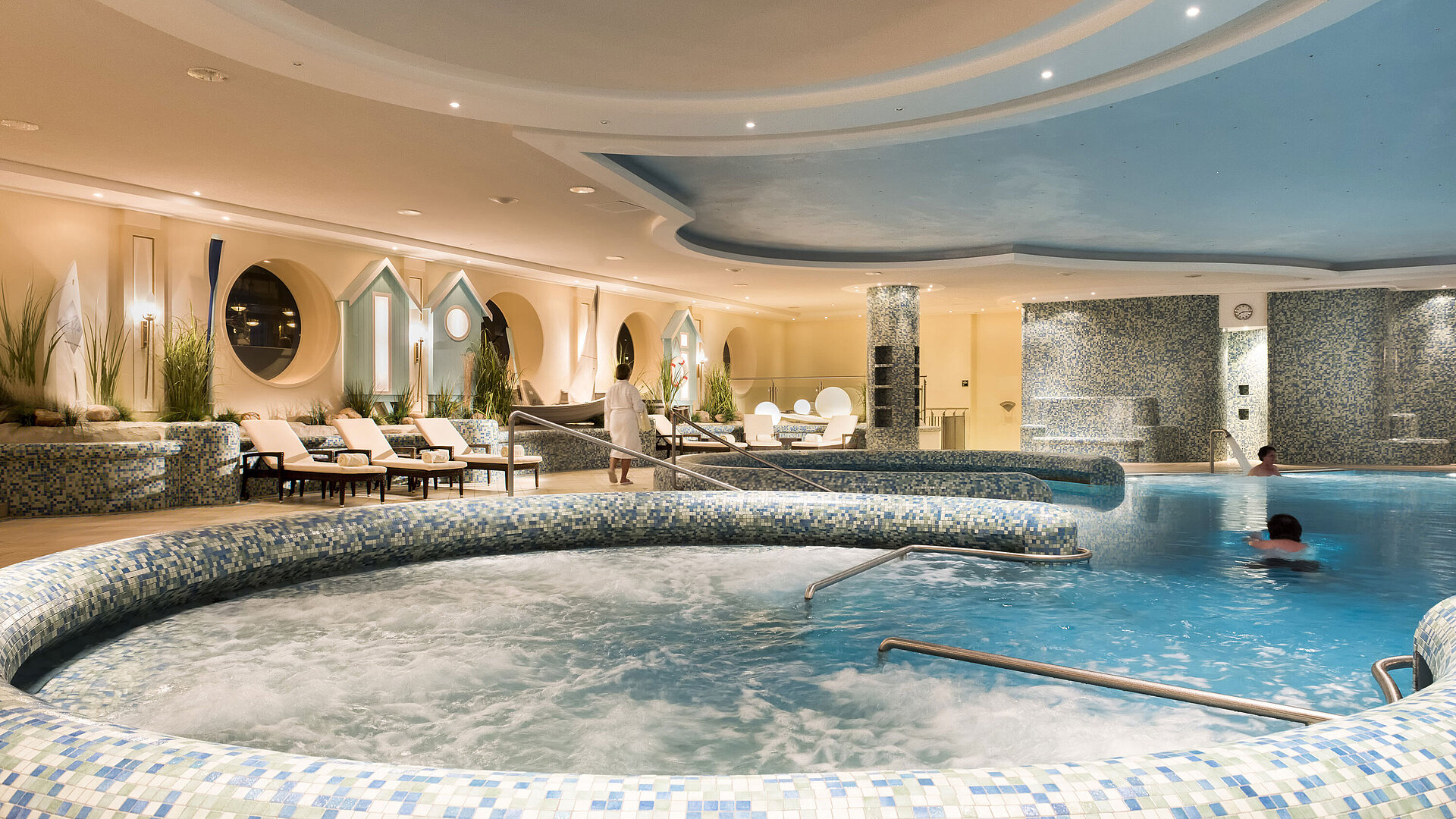 Pool Spacious wellness pool area with whirlpool and loungers at the Maritim Seehotel Timmendorfer Strand.