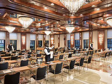 Saal Reger Classroom style Reger Hall at Maritim Hotel Bonn, with elegant lighting and row seating, perfect for events and conferences.