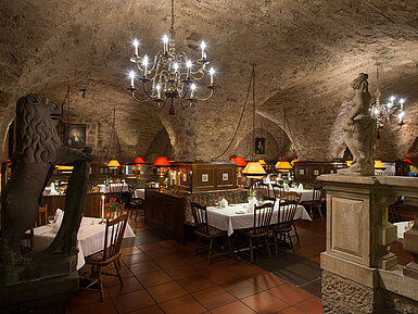Dianakeller Restaurant Historic restaurant at Maritim Hotel Fulda with vaulted ceiling, candlelight, and rustic ambiance.