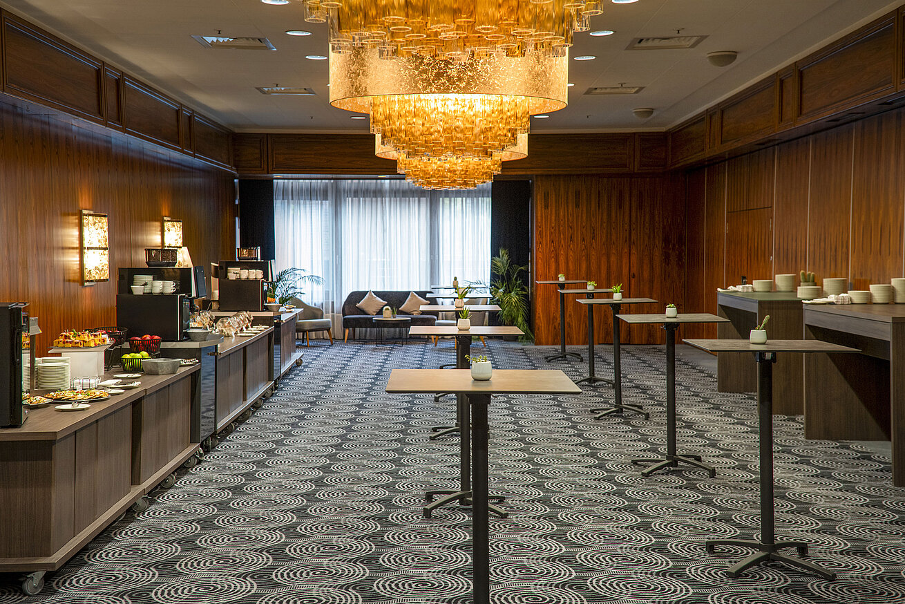 Coffee break Elegant conference room at Maritim Hotel Darmstadt featuring a stylish coffee break setup, modern design, and natural light.