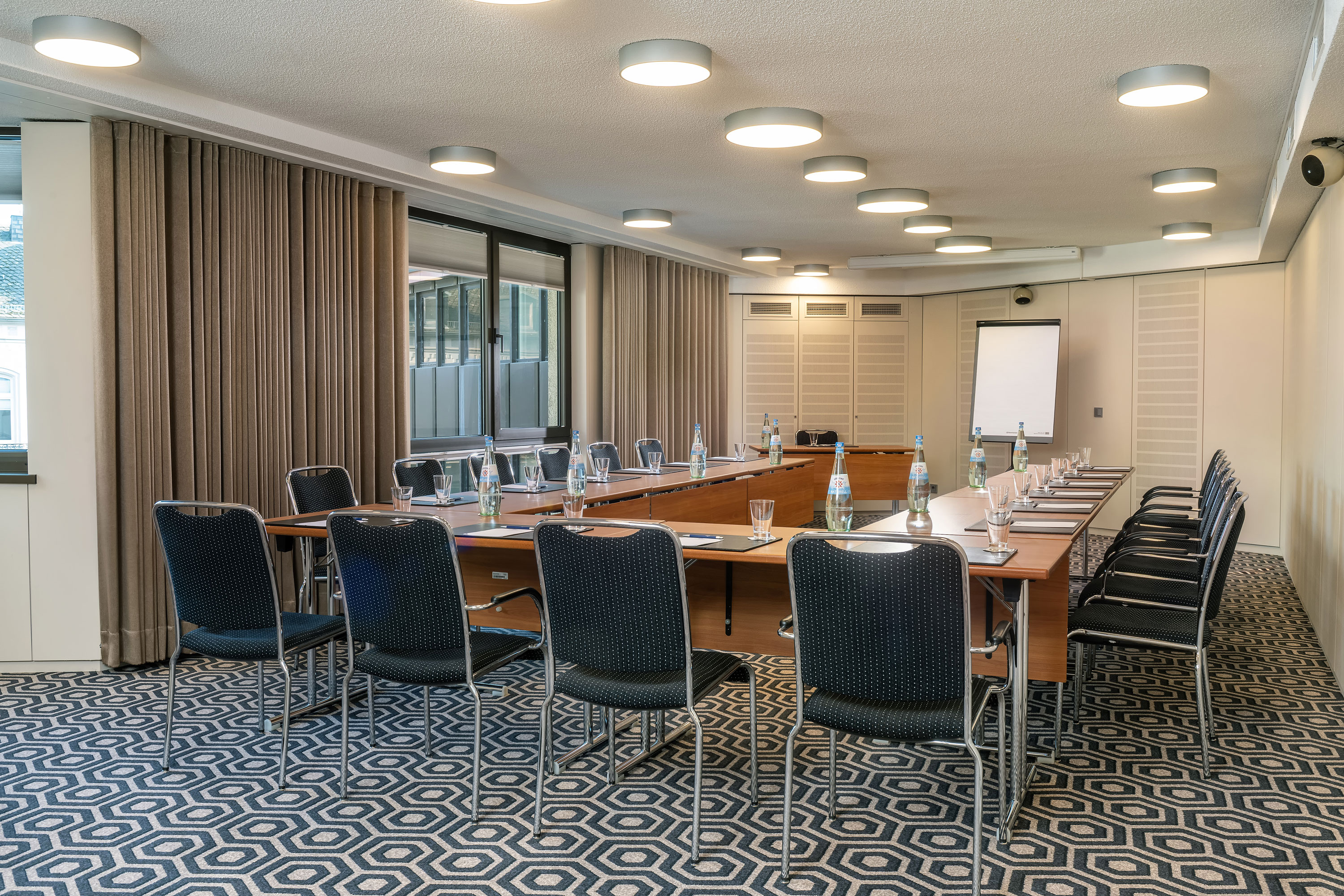 Salon Maritim Meeting room "Salon Maritim" at Maritim Hotel Bad Homburg with U-shaped table setup.