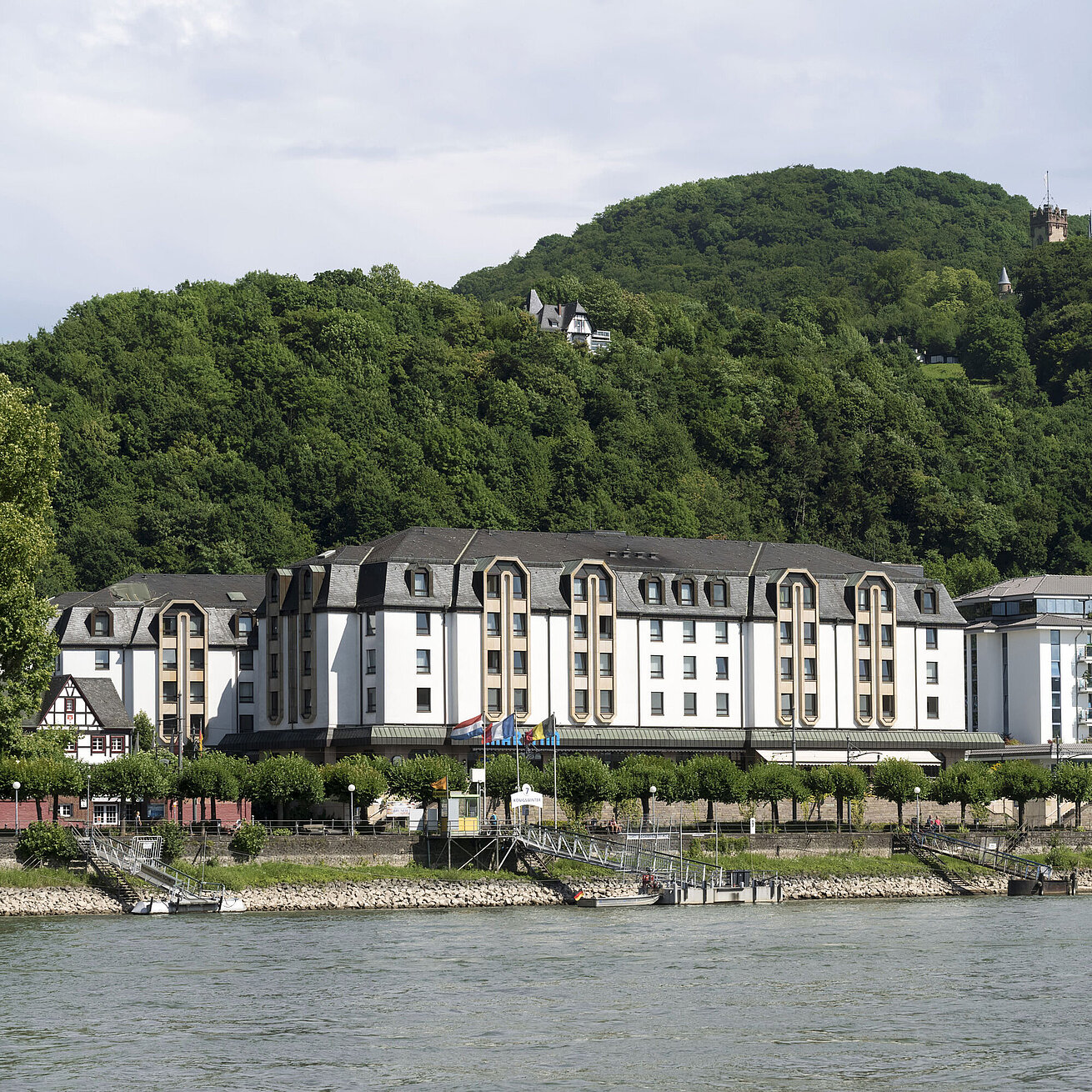 Exterior view Exterior view of Maritim Hotel Königswinter with a view of the Drachenfels and the Rhine.