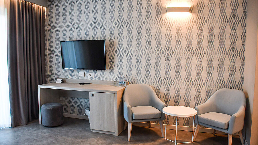 Standard room Modern seating area with TV and desk in the room at Maritim Resort Calabria