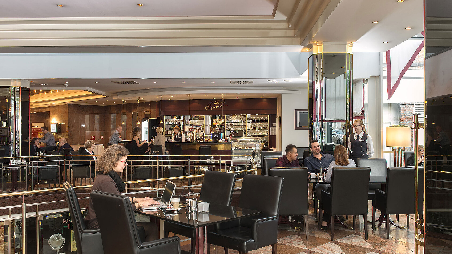 Café Espresso Guests enjoying coffee and snacks at stylish Café Espresso in Maritim Hotel Stuttgart