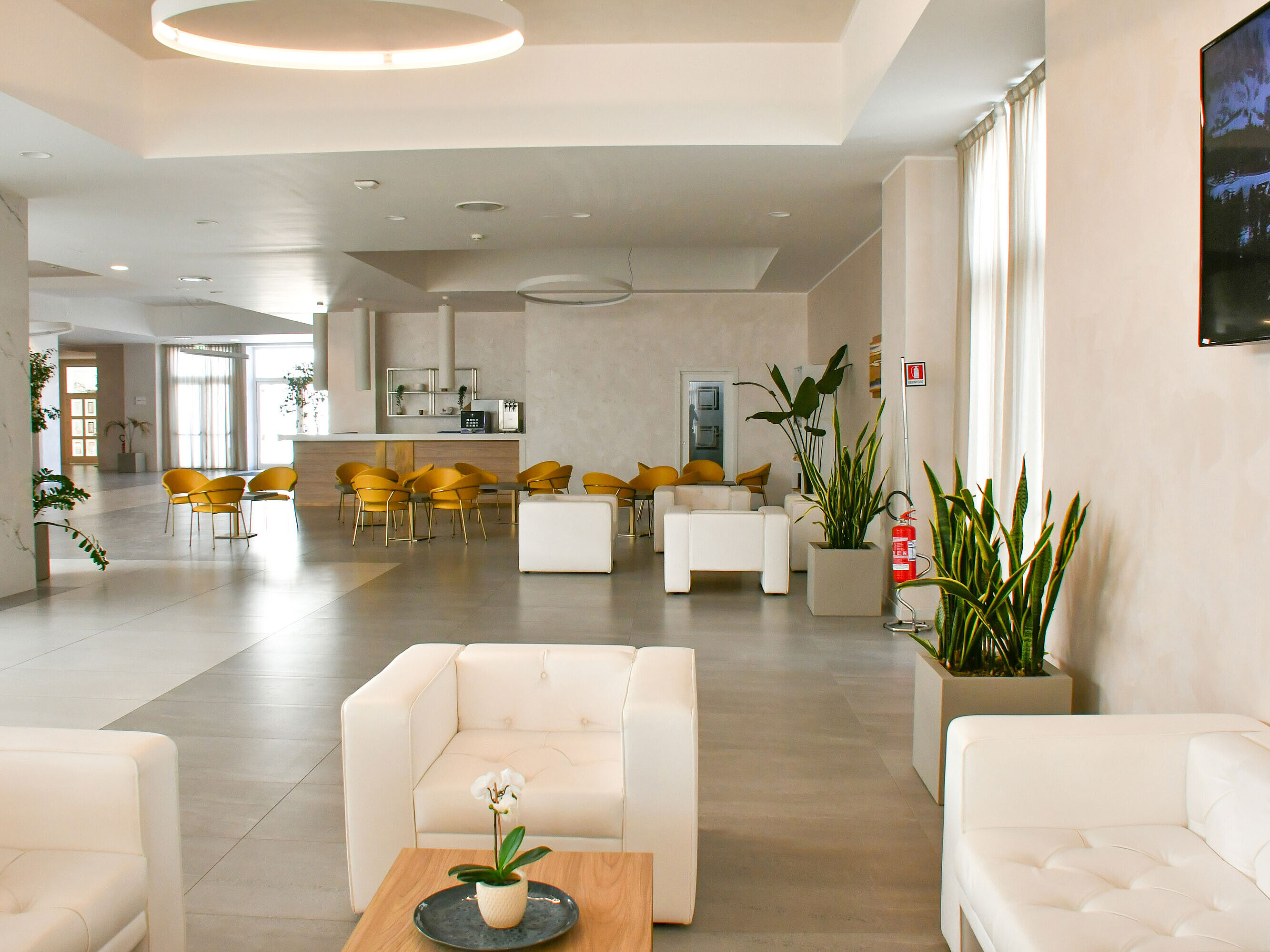 Lobby Bright lobby of Maritim Resort Calabria with white armchairs and yellow chairs