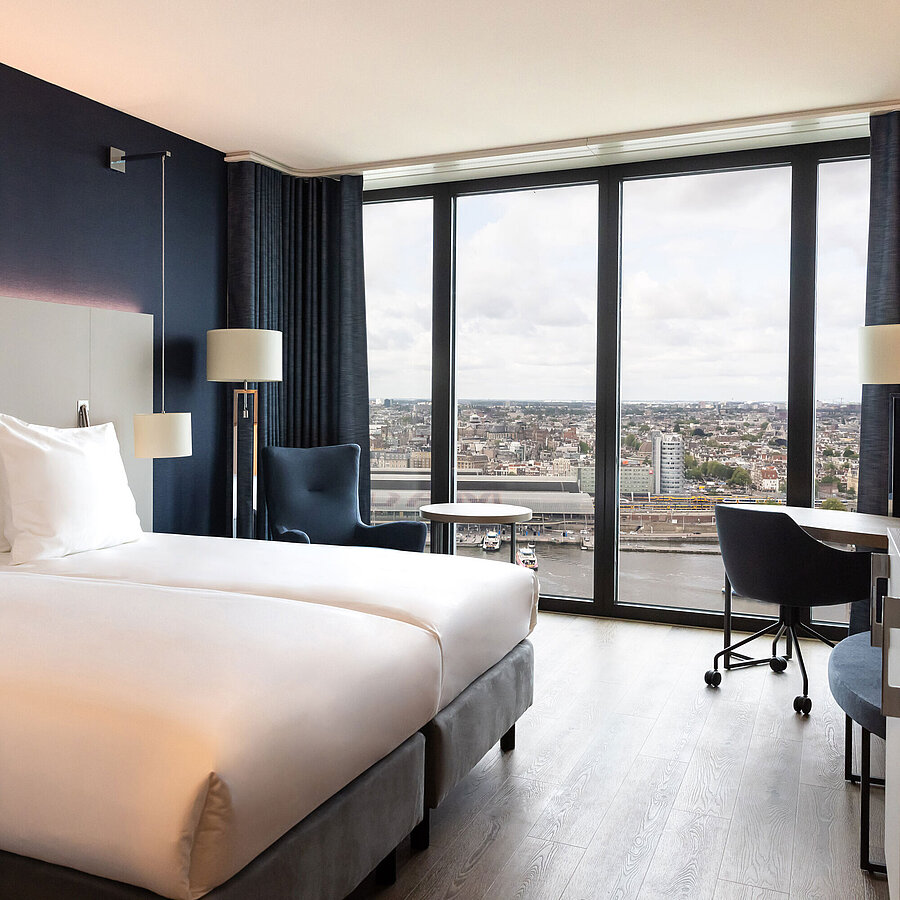 Double room Twin room in Maritim Hotel Amsterdam with large window and panoramic city view