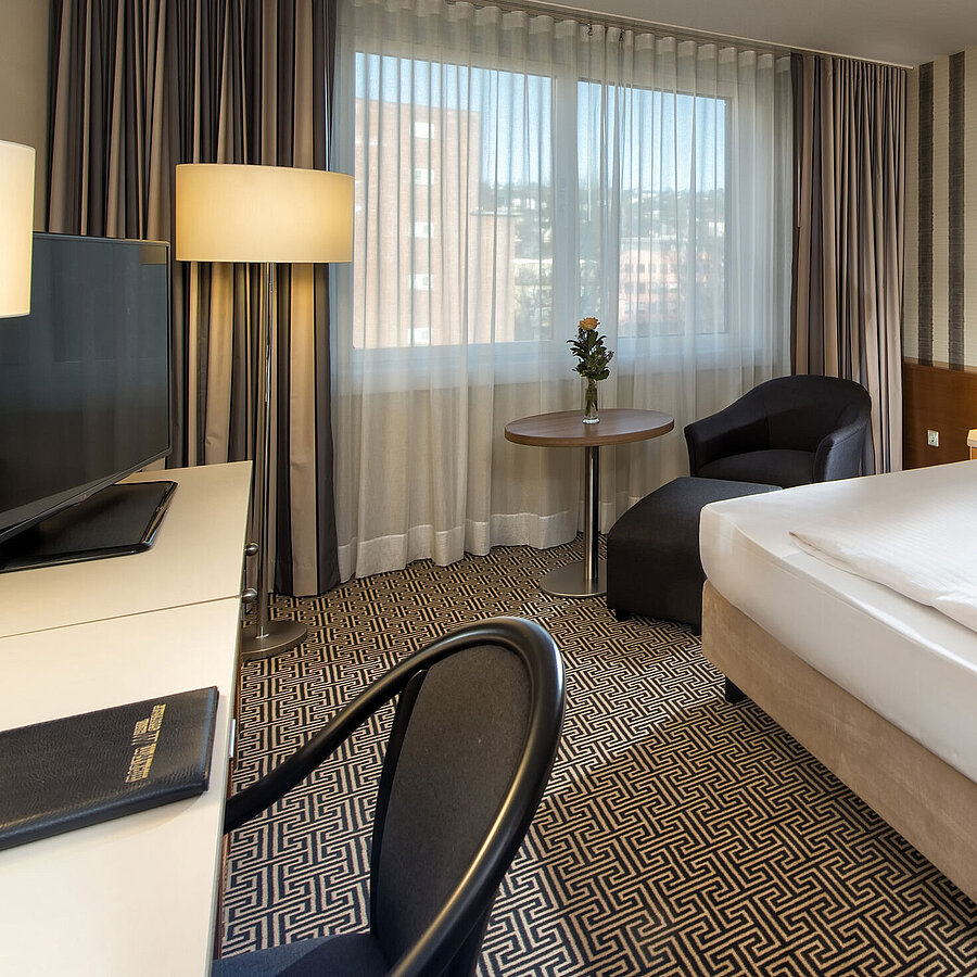 Classic Comfort room Modern single room with desk, large window and city view at Maritim Hotel Stuttgart