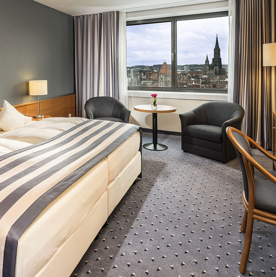 Superior room Double room at Maritim Hotel Ulm with panoramic window and view of Ulm Minster