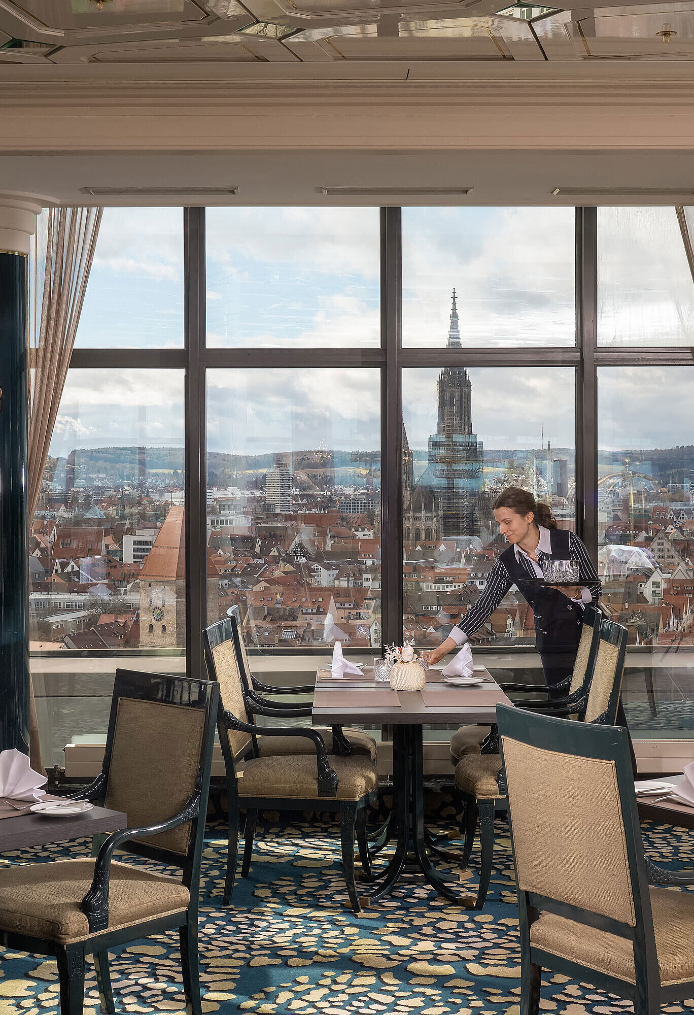 "Das Ulmer" Restaurant Restaurant in Maritim Hotel Ulm with set tables, large windows and views over Ulm with Ulm Minster